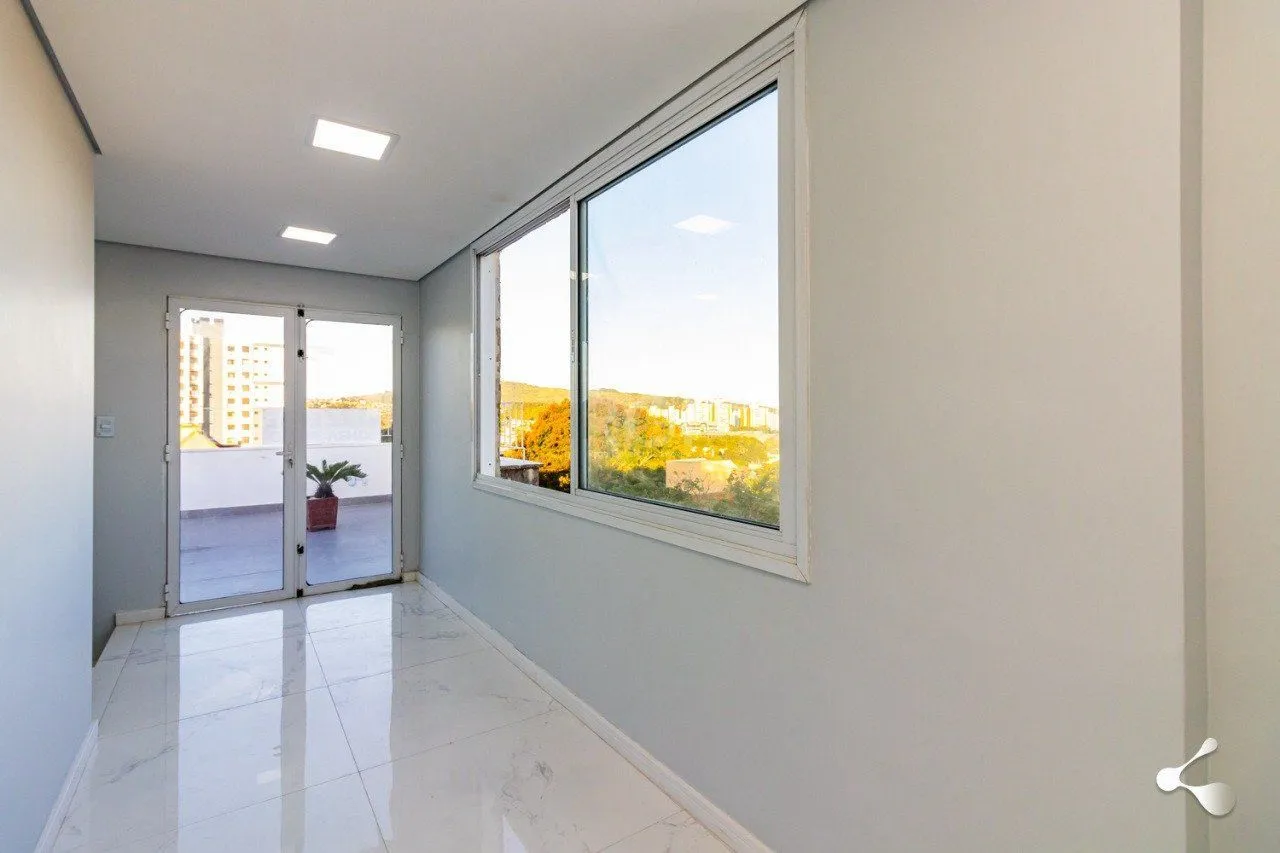 Imagem Cobertura com 3 quartos e 1 vaga no Bairro Petrópolis em Porto Alegre