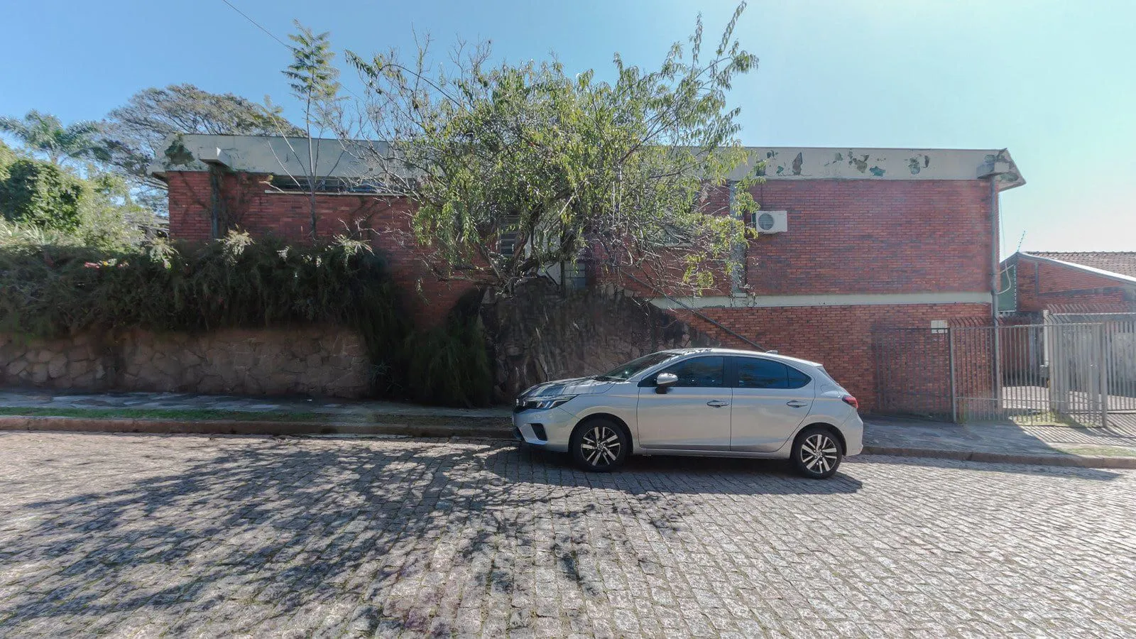 Imagem Casa com 3 dormitórios com 279.5m², no bairro Três Figueiras