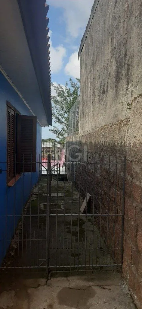 Imagem Casa para Venda - 68m², 2 dormitórios, 1 vaga - Belém Novo