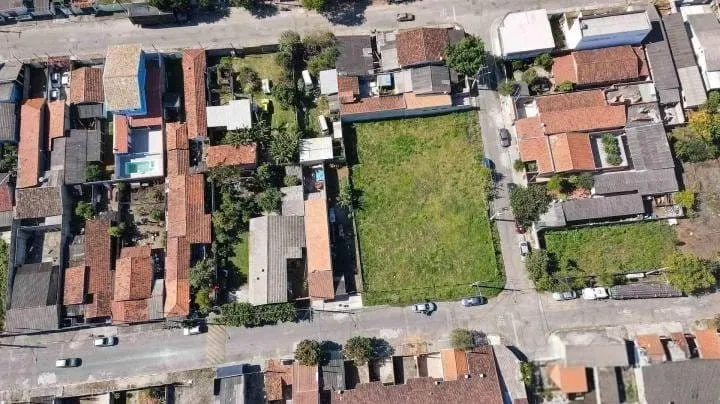 Imagem Terrenos Planos à Venda no Bairro Jardim Regina, Próximos à Rodovia Presidente Dutra, Com Excelente Localização e Documentação Regularizada