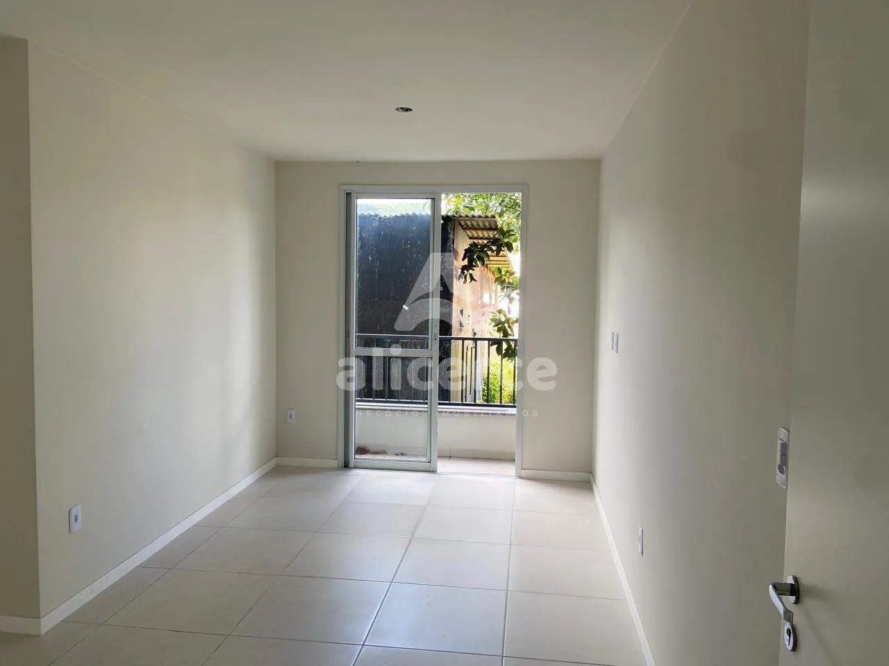 Imagem apartamento pronto, 2 dorm., piscina e sacada no sertão do Maruim - São José - SC