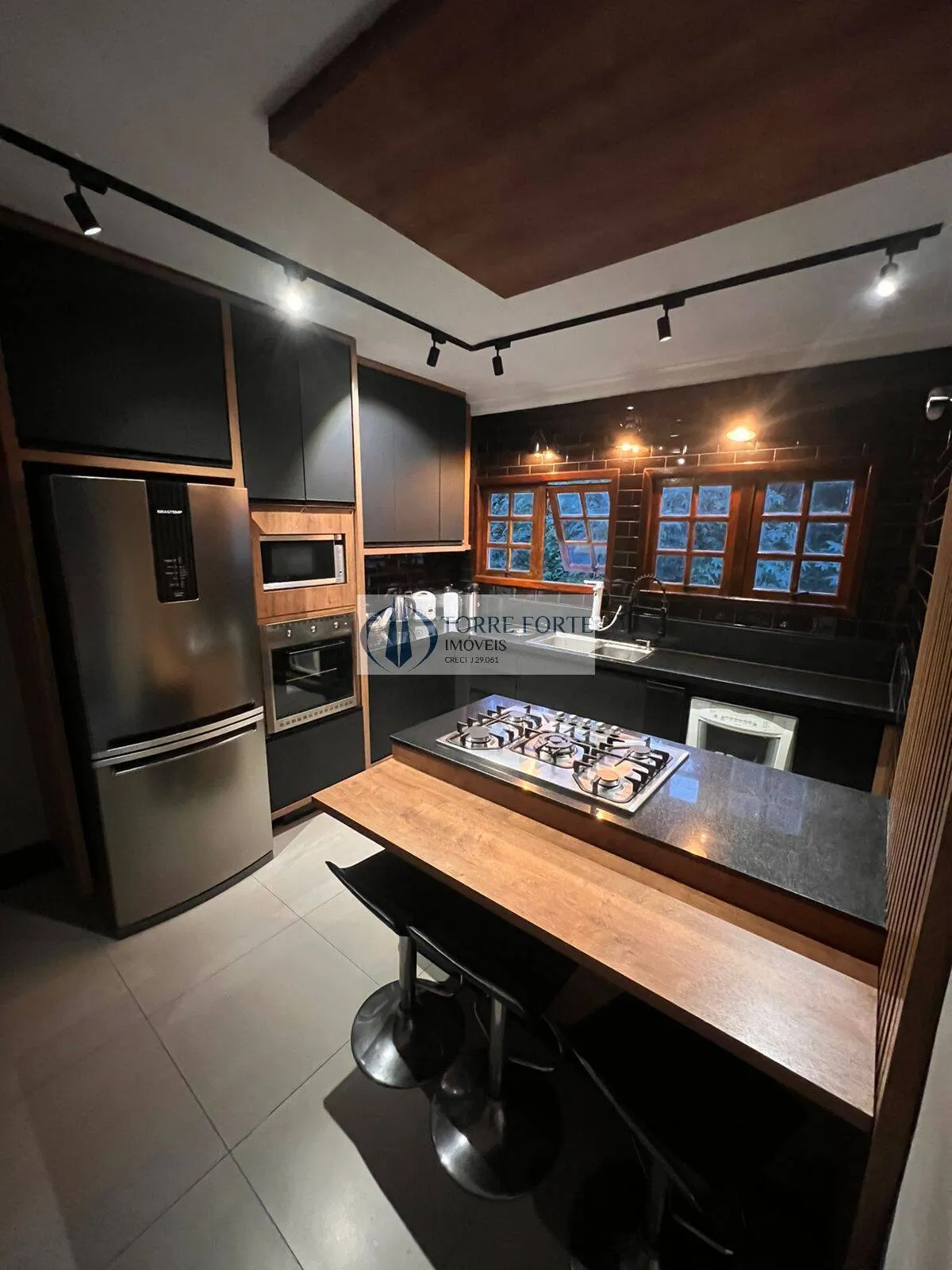 Imagem Linda casa estilo sobrado com 3 dormitórios e 3 vagas na Vila Salete