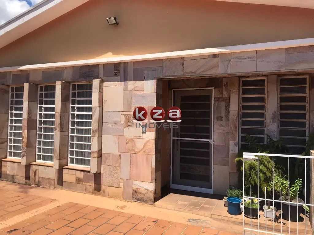 Imagem Imperdível Casa à Venda em Valinhos-SP, Jardim Bela Vista: 2 Quartos, 2 Salas, 3 Banheiros, 3 Vagas de Garagem!