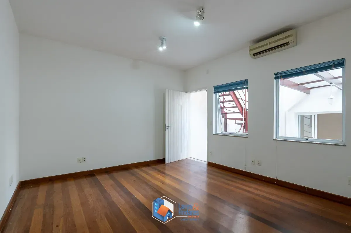 Imagem Casa para venda em Perdizes com 4 quartos, sendo 1 suíte, 171m²