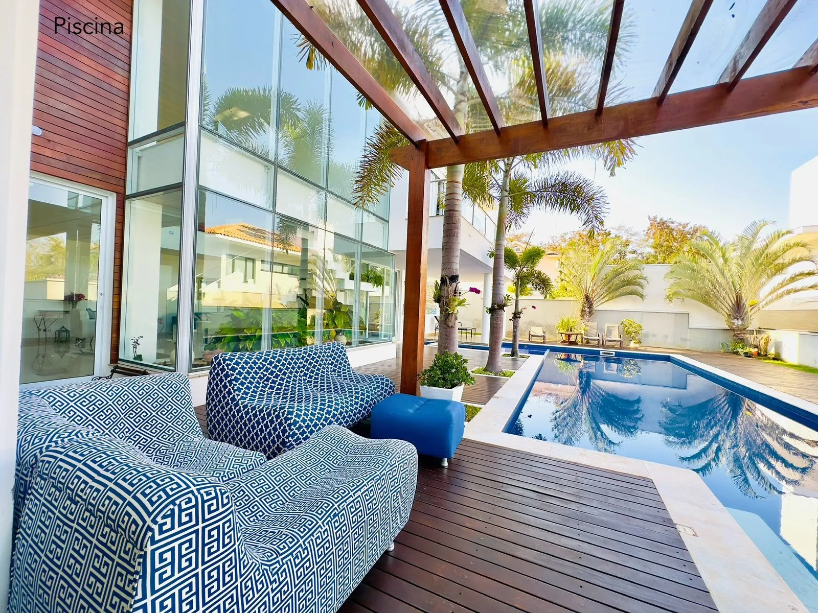 Imagem Mansão de Luxo no Condomínio Bosques do Junqueira - 5 Quartos, Piscina e Área Gourmet