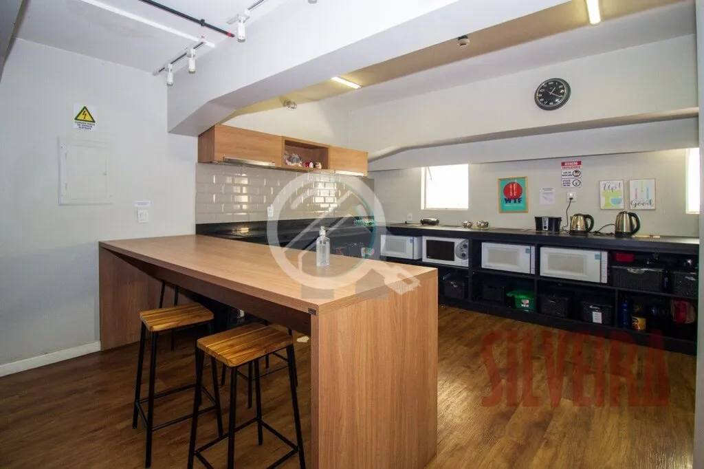 Imagem Studio mobiliado de 18 m² de área privativa com um dormitório com armários, um banheiro, armári...
