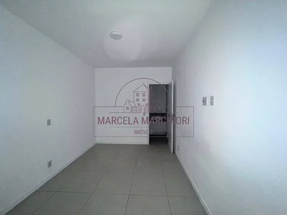 Imagem Apartamento quarto e sala, varanda grande, 1 vaga, 1 quadra do mar