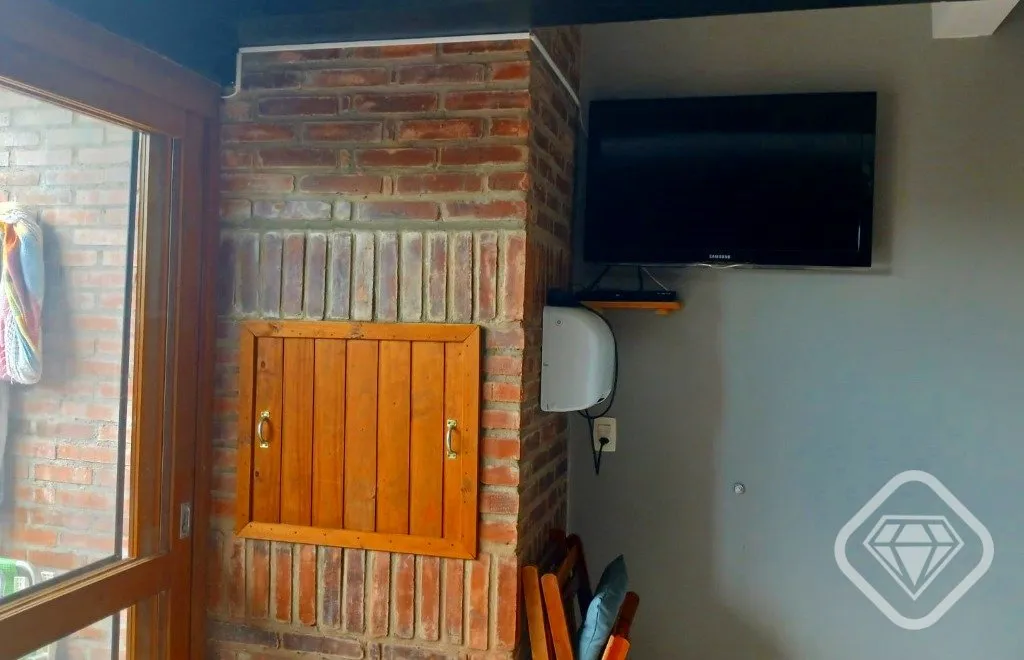Imagem Casa com vista privilegiada em rua sem saída, tranquila e silenciosa.

Esta residência combina amp...