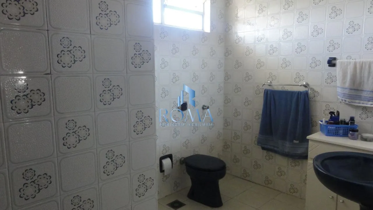 Imagem Casa à Venda no Centro de Santa Maria com 5 Dormitórios, Piscina e Salão de Fest