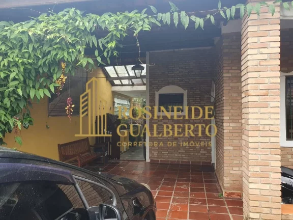 Imagem Casa à Venda na Praia das Palmeiras – Conforto, Praticidade bem localizada.