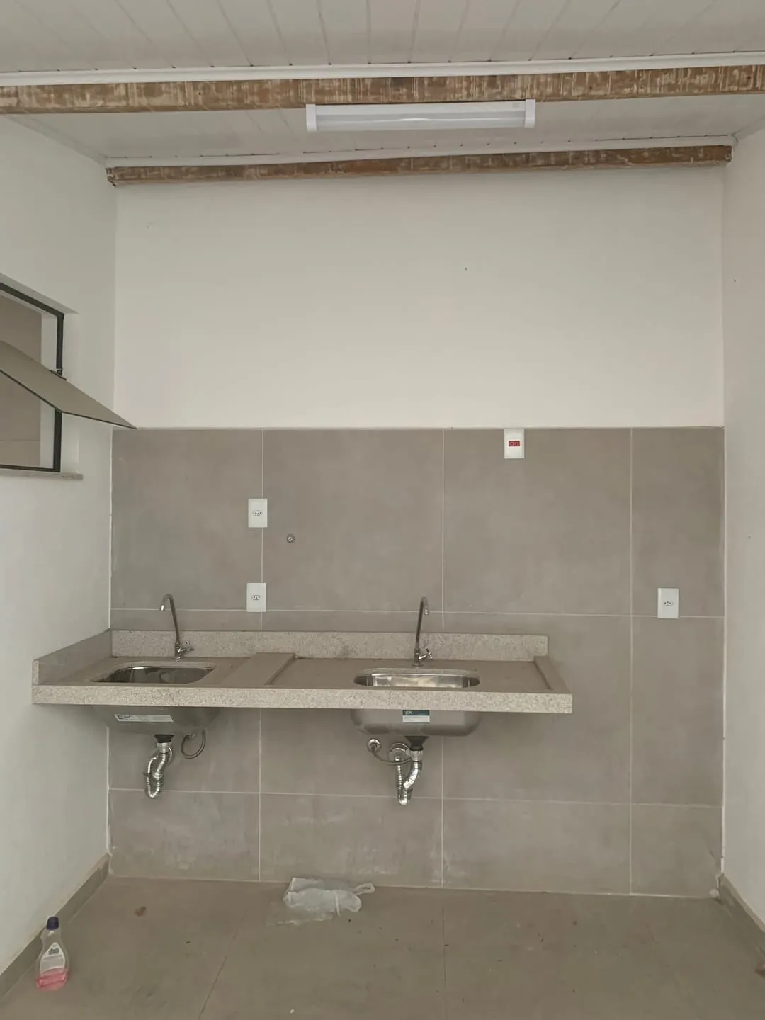 Imagem Comercial para Locação 100M², Centro, Pindamonhangaba - SP