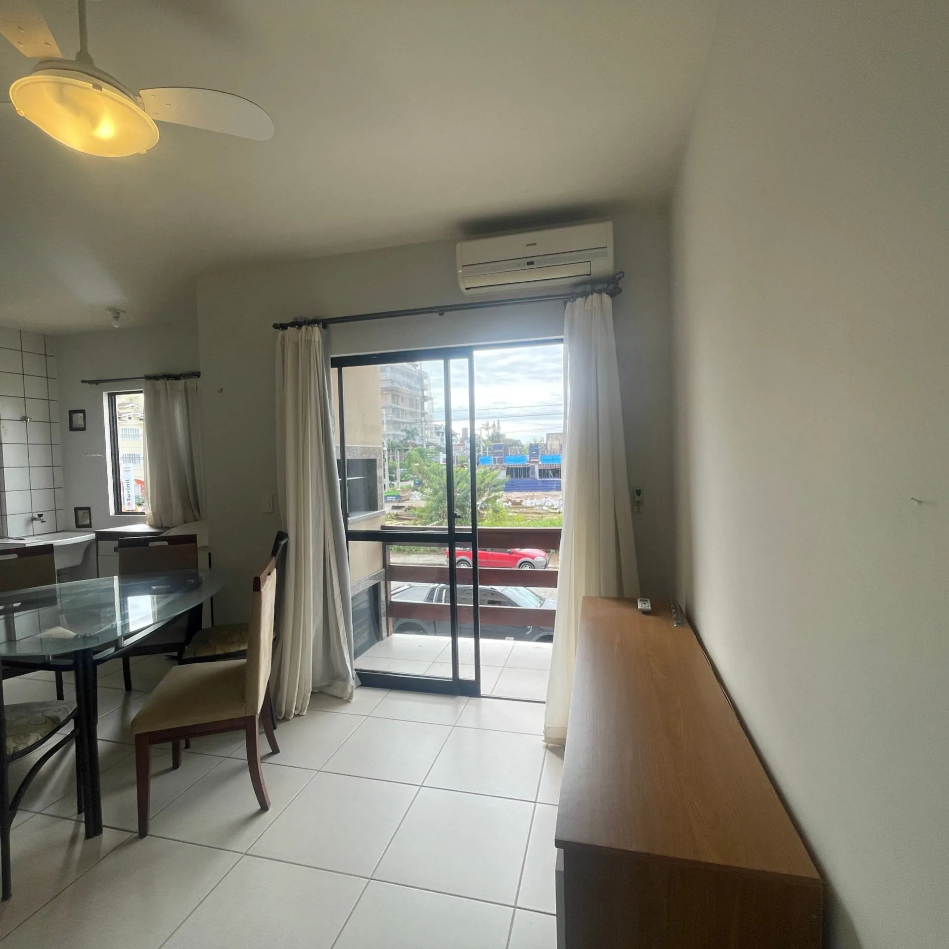 Imagem Apartamento de um dormitório, semimobiliado, para locação anual em Jurerê