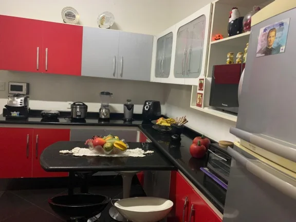 Imagem LUXO, LAZER E SEGURANÇA TOTAL: CASA COMPLETA COM PISCINA POR R$ 1.3 MILHÃO!