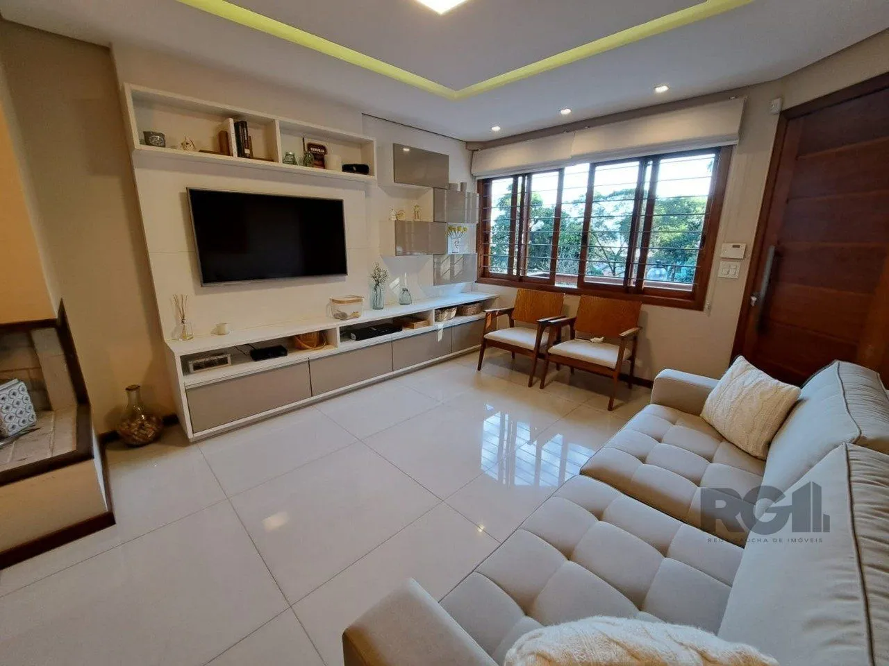 Imagem Casa em Condomínio com 03 quartos e 02 vagas no Bairro Nonoai