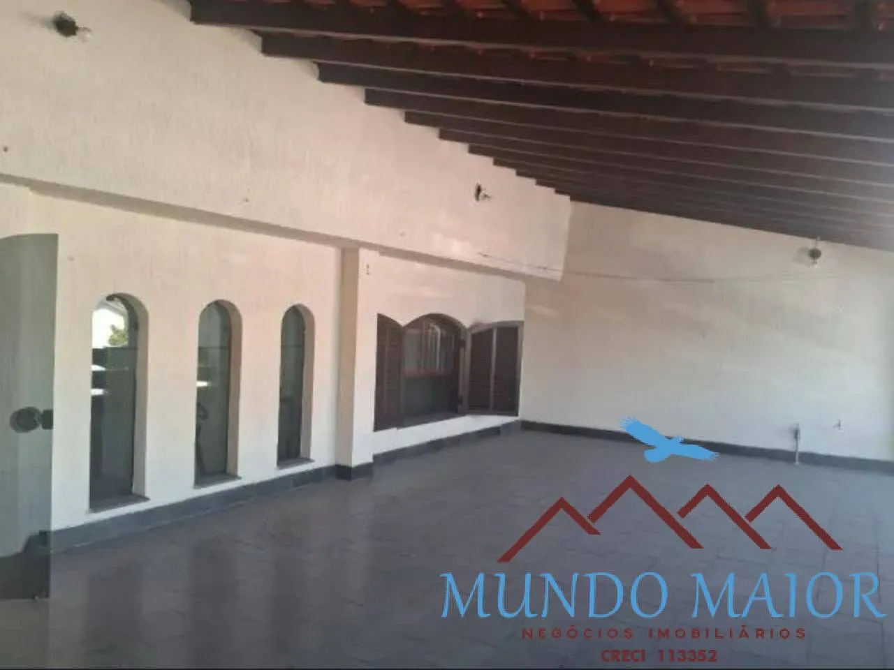 Imagem Sobrado com Espaço Gourmet, Varanda Gigante e 4 Vagas - Pronto para mudar!