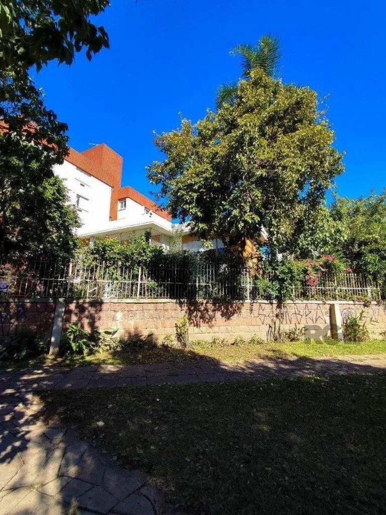 Imagem Excelente casa de 290m² com 4 dormitórios e 4 vagas