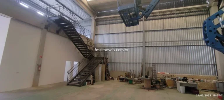 Imagem Galpão com 2025m² para locação em Tamboré.