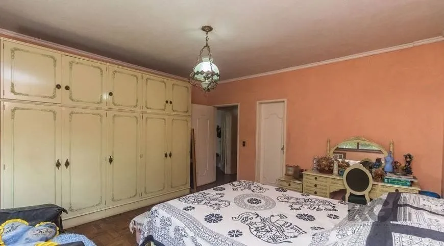 Imagem Casa 250m² - 5 dormitórios, 2 suítes e 4 vagas no bairro Santa Maria Goretti