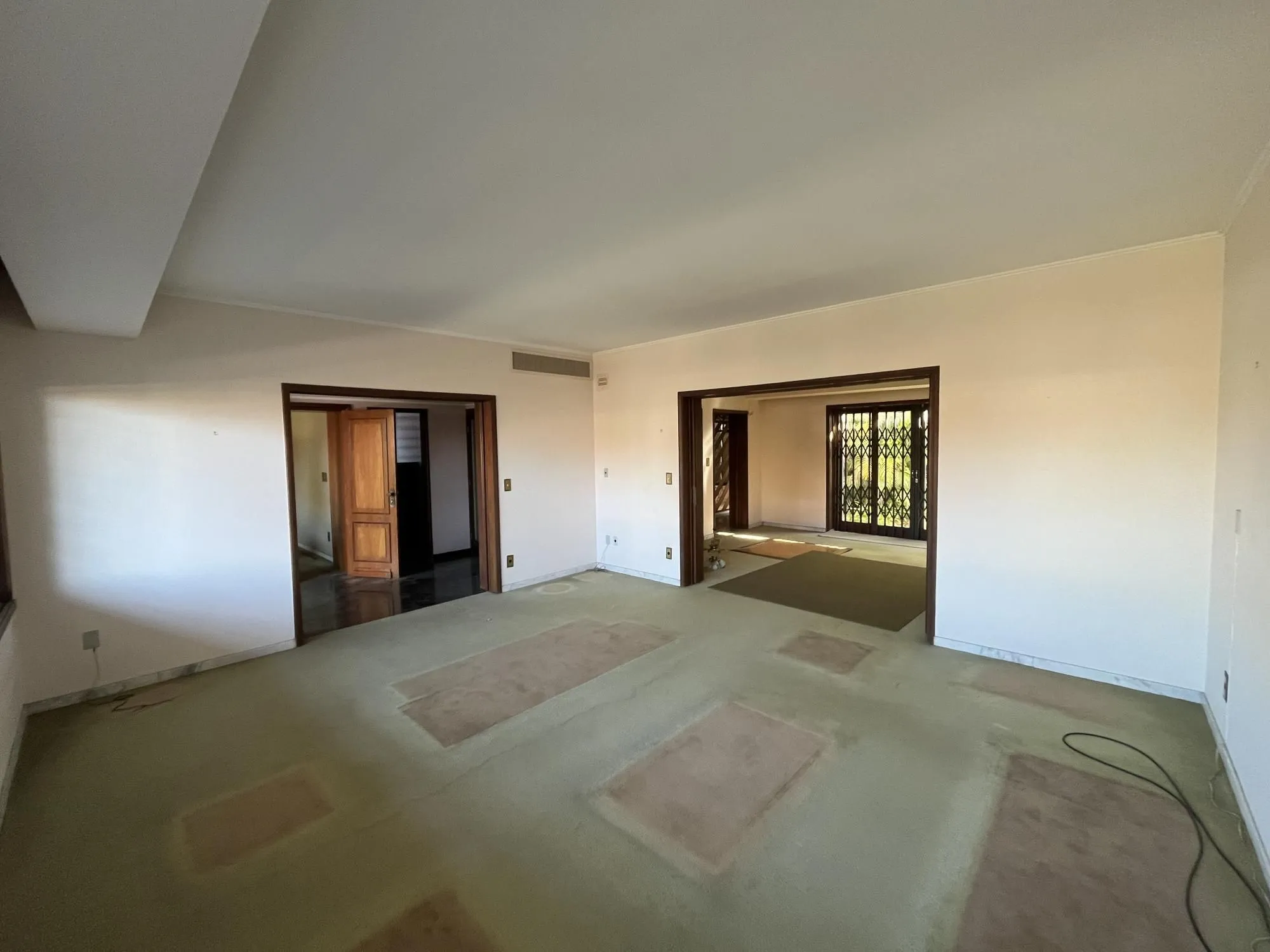 Imagem Casa de 4 quartos, 2 suítes e 2 vagas de garagem no bairro Boa Vista em POA