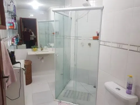 Imagem VENDA DE CASA CONDOMÍNIO IBIRAPITANGA A/T 800m² A/C 350m³ com 4 dormitórios sendo 2 suítes, lavabo, sala 3 ambientes, cozinha americana, piscina, chur