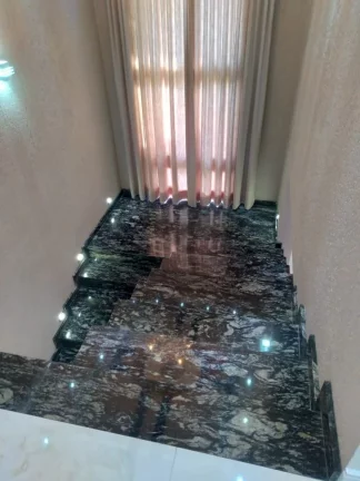 Imagem Casa de Alto Padrão em Garopaba-SC: 3 Dorms, Piscina, 275m², Próx. ao Centro e Praias