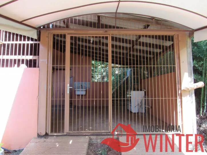 Imagem Casa de madeira com 2 dormitórios no bairro Picão