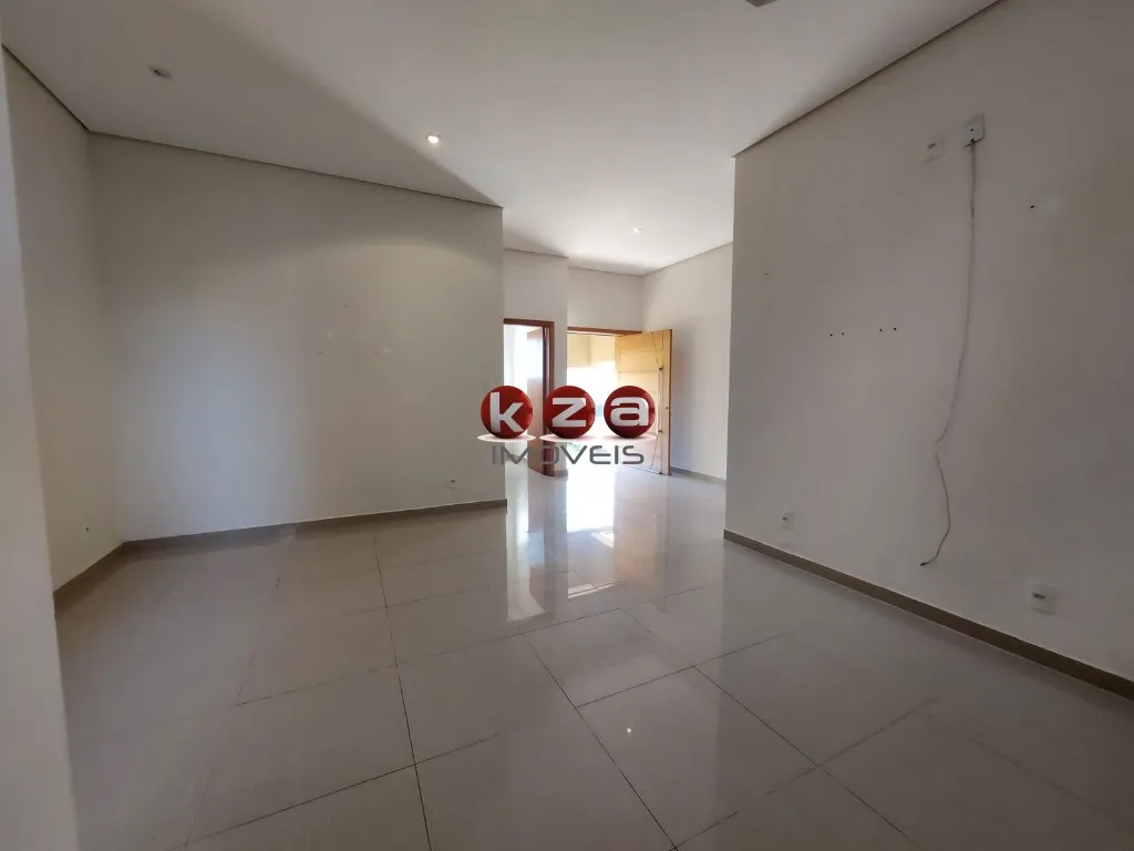 Imagem Venda ou aluguel. Condomínio em Valinhos-SP: Casa com 3 Suítes, 2 Salas e 220m² de Área Privativa!