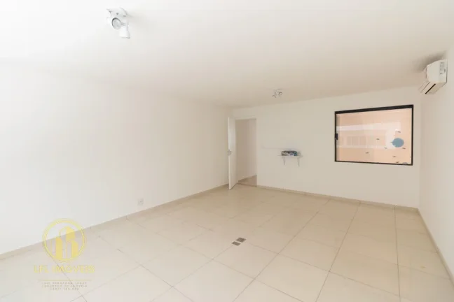 Imagem Casa comercial para venda, reformada e locada, no Brooklin