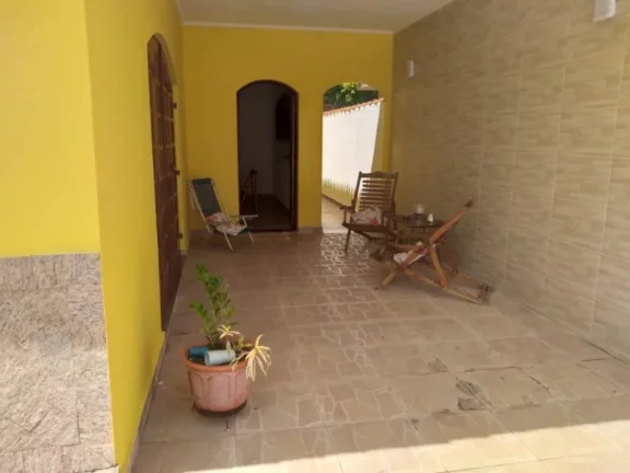 Imagem EXCELENTE CASA ISOLADA NO MARACANÃ COM 4 SUÍTES E 4 VAGAS!!!