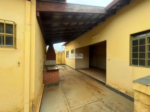 Imagem Casa de 3 dormitórios à venda no bairro Fabrício em Uberaba