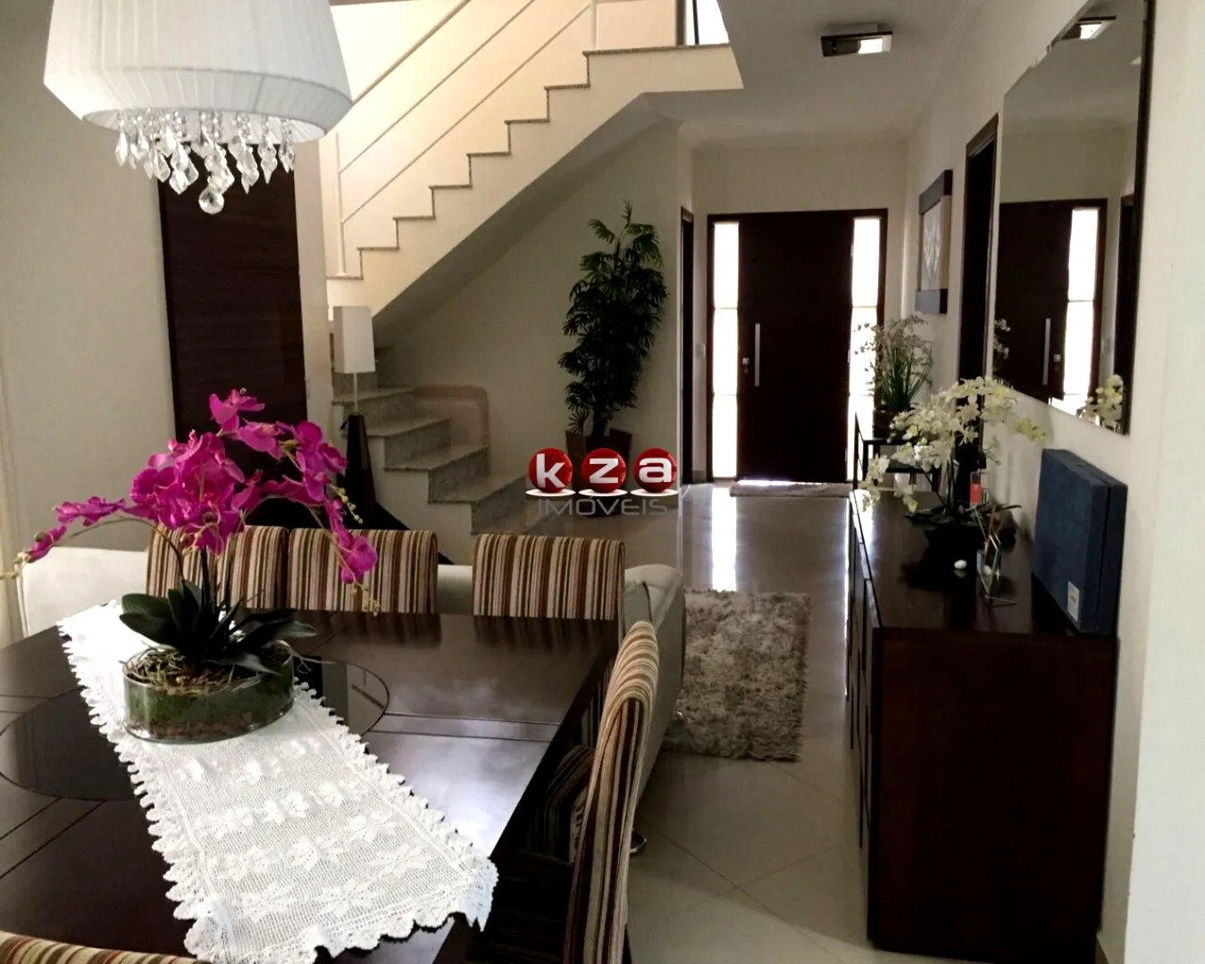 Imagem Casa de luxo em condomínio: 4 quartos, 3 suítes, 2 salas e 230m² em Valinhos-SP. Venha conferir!