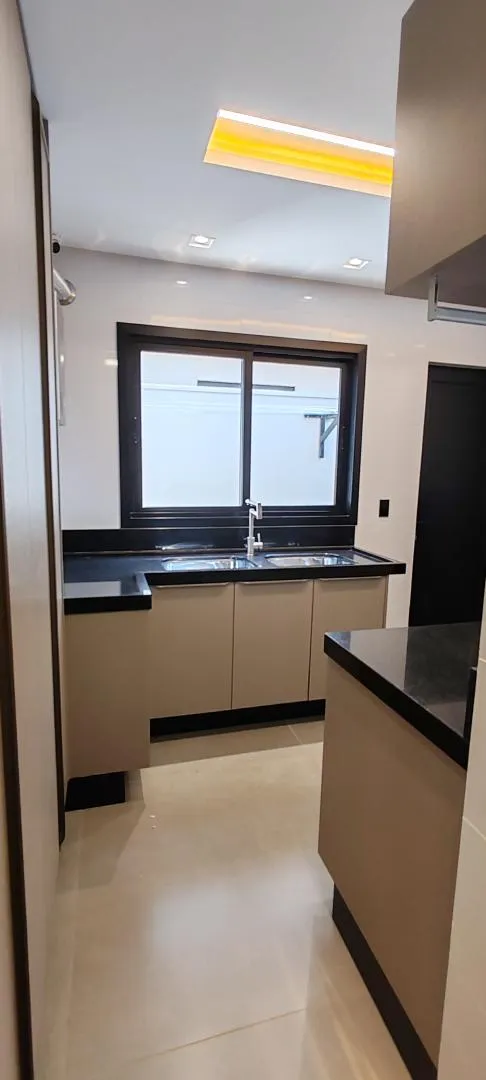 Imagem Sobrado de Luxo com Área de Lazer Completa Condomínio Treviso, Bairro Fag, Cascavel - Venda