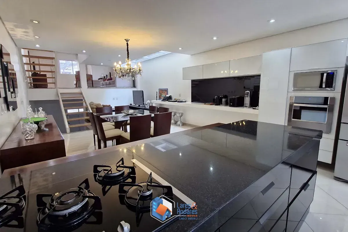 Imagem Sobrado para venda em Santa Teresinha com 3 quartos, sendo 3 suítes, 324m²