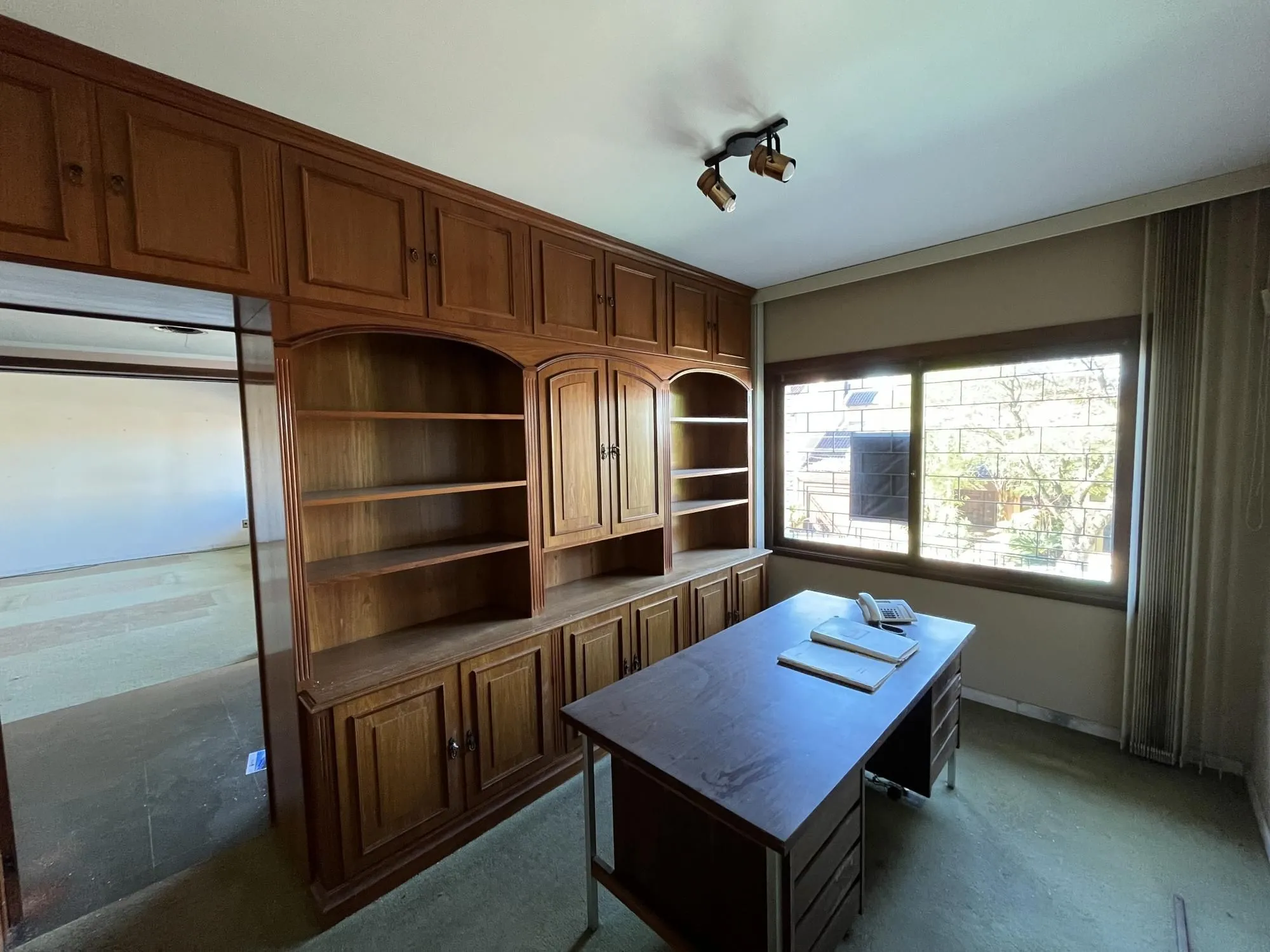 Imagem Casa de 4 quartos, 2 suítes e 2 vagas de garagem no bairro Boa Vista em POA