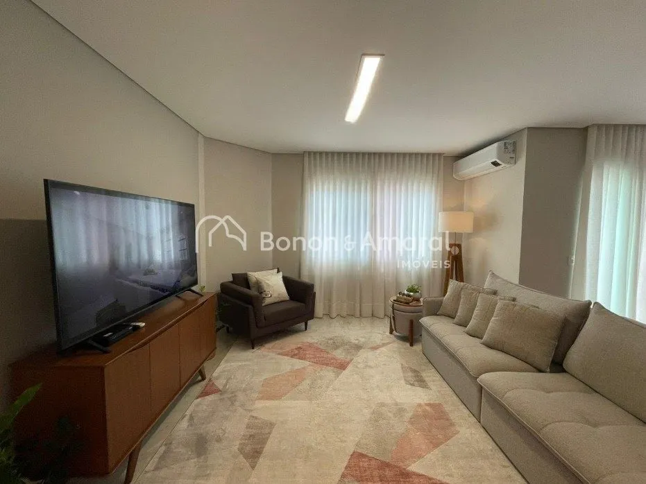 Imagem Casa reformada e moderna no Condomínio Mirante do Lenheiro, Valinhos - 3 dormitórios, espaço gourmet e segurança 24h.
