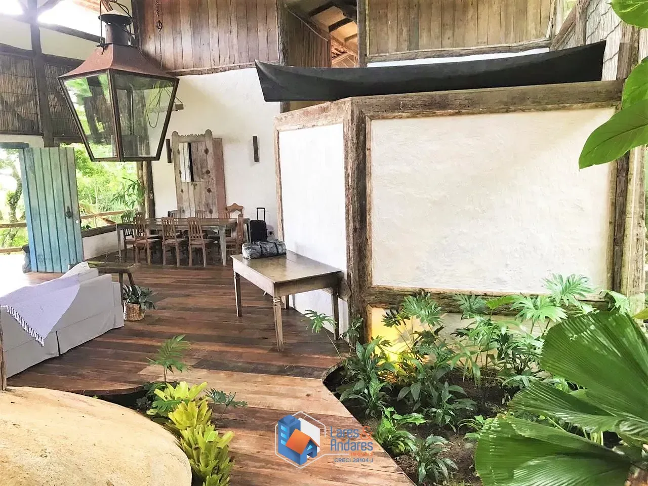 Imagem Casa Alto Padrão de frente para o Mar em Ilhabela, SP -