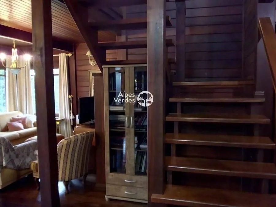 Imagem Vende-se Casa em Condominio com 3 suites a 5 minutos da Rua Coberta