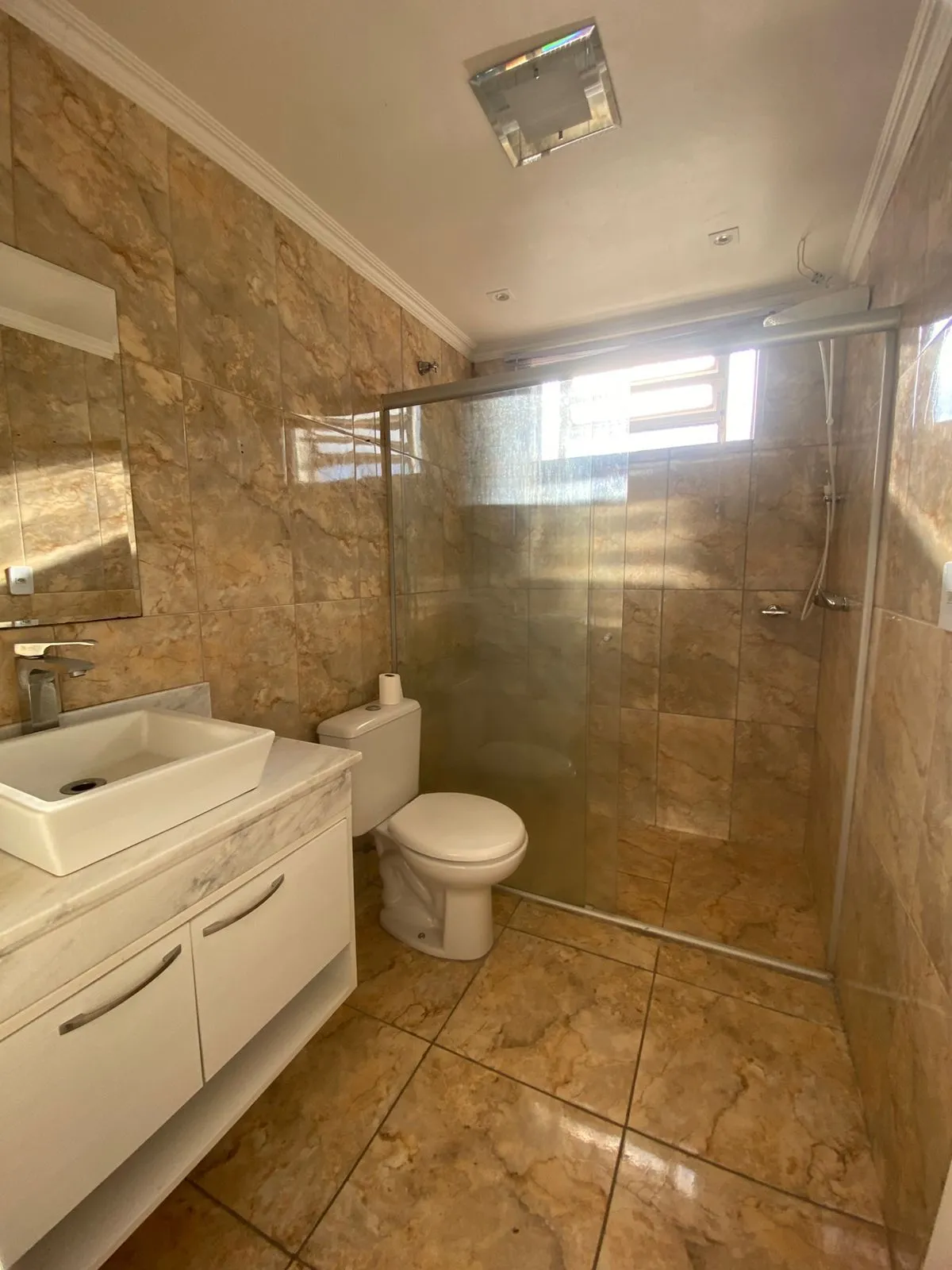 Imagem Apartamento 2 Dormitórios com Garagem Coberta à Venda no Bairro Teresópolis - Amplo, Arejado e de Frente, 67m2