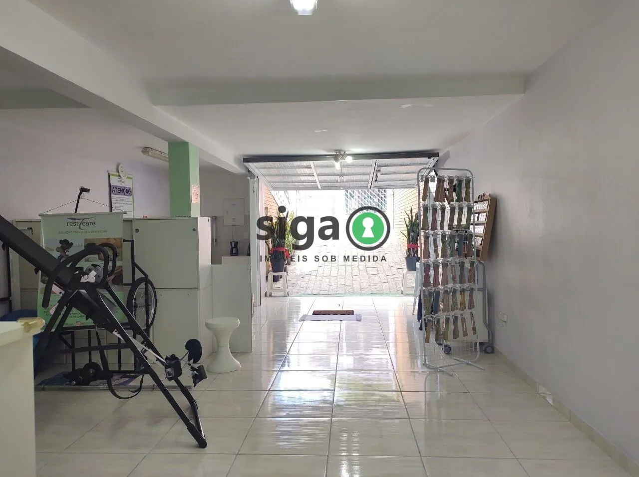 Imagem Casa Espaçosa com 5 Dormitórios e Quintal Próxima ao Metrô Vila Sônia.