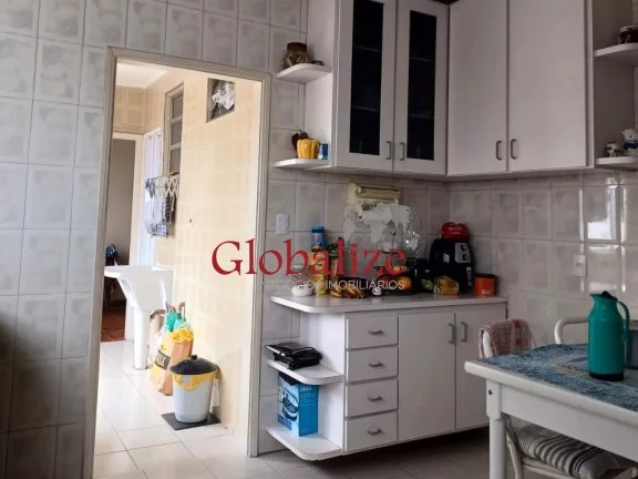 Imagem Apartamento à venda com 278m², 4 quartos, 2 suítes, vaga demarcada, perto da praia por R$ 1.450.000,00 no Embaré em Santos