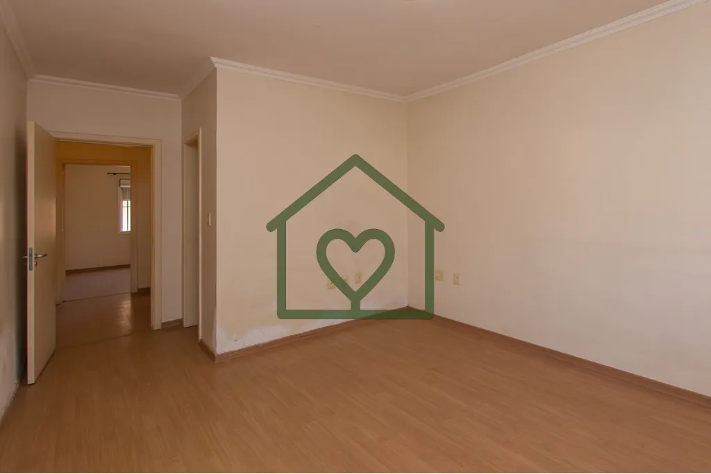 Imagem Casa distribuída em dois andares com cinco dormitórios, quatro banheiros, duas cozinhas, duas sala...