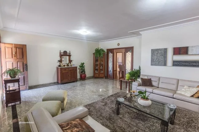 Imagem Casa ampla em lote de 360m², localizada no bairro Santa Inês, ideal para quem busca espaço, confo...