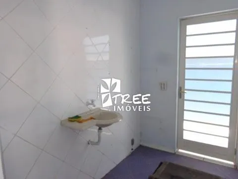 Imagem LOCAÇÃO DE SOBRADO NO JARDIM PLANALTO, EM ARUJÁ/SP, 280m² com recepção ampla, 05 salas, copa, edícula com mais 02 salas e 02 vagas. CONSULTE-NOS.