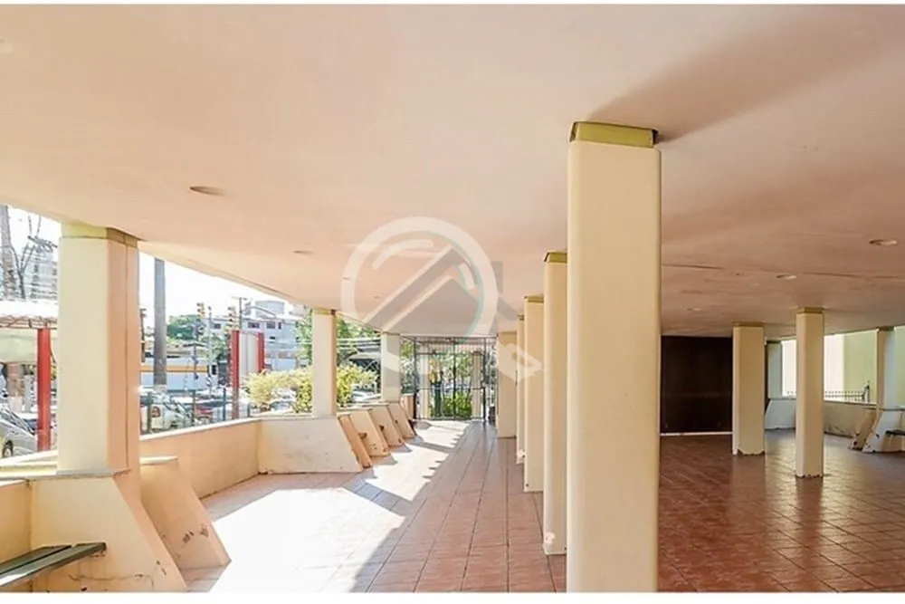 Imagem Bairro Petrópolis, Av. Lucas de Oliveira, esquina Av. Ipiranga, com frente Norte (muito sol!); uma ...