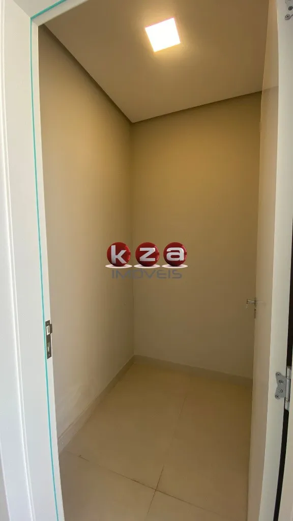 Imagem Casa de luxo em condomínio: 3 quartos, 3 suítes, 2 salas, 4 banheiros, 2 vagas, 157,49m² em Valinhos-SP.