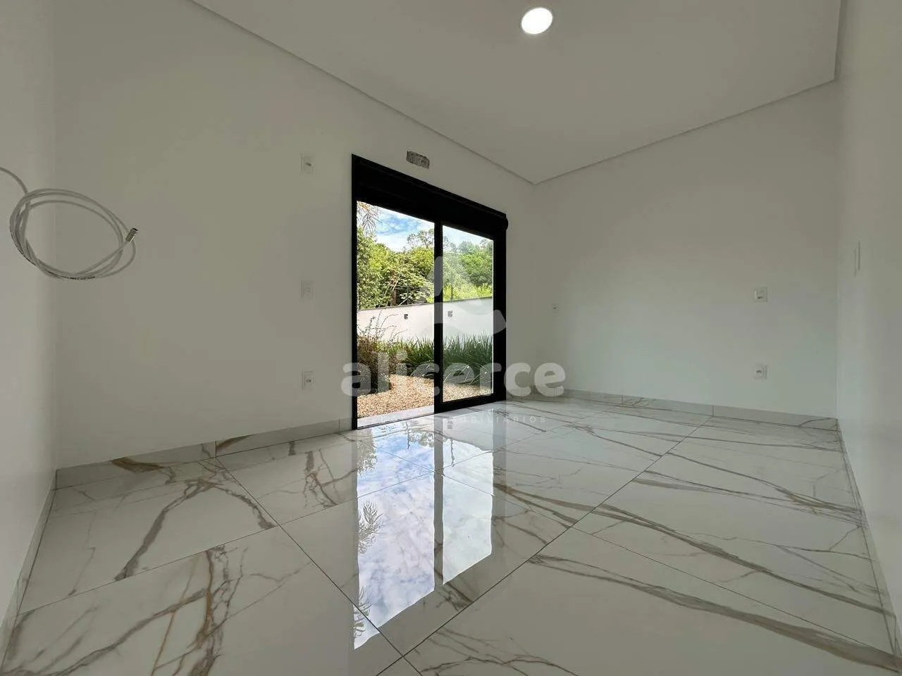 Imagem Casa mobiliada ampla, 3 dormitórios com suíte em São José - SC