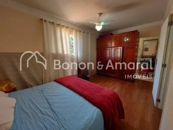 Imagem Casa ampla, arejada com bom acabamento. A residência de 5 andares possui 3 suítes sendo 1 suíte m...