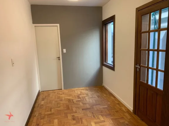 Imagem Casa comercial para locação em São Paulo-SP, bairro Pinheiros: 2 quartos, 2 salas, 2 banheiros, 1 vaga, 110m². Confira!