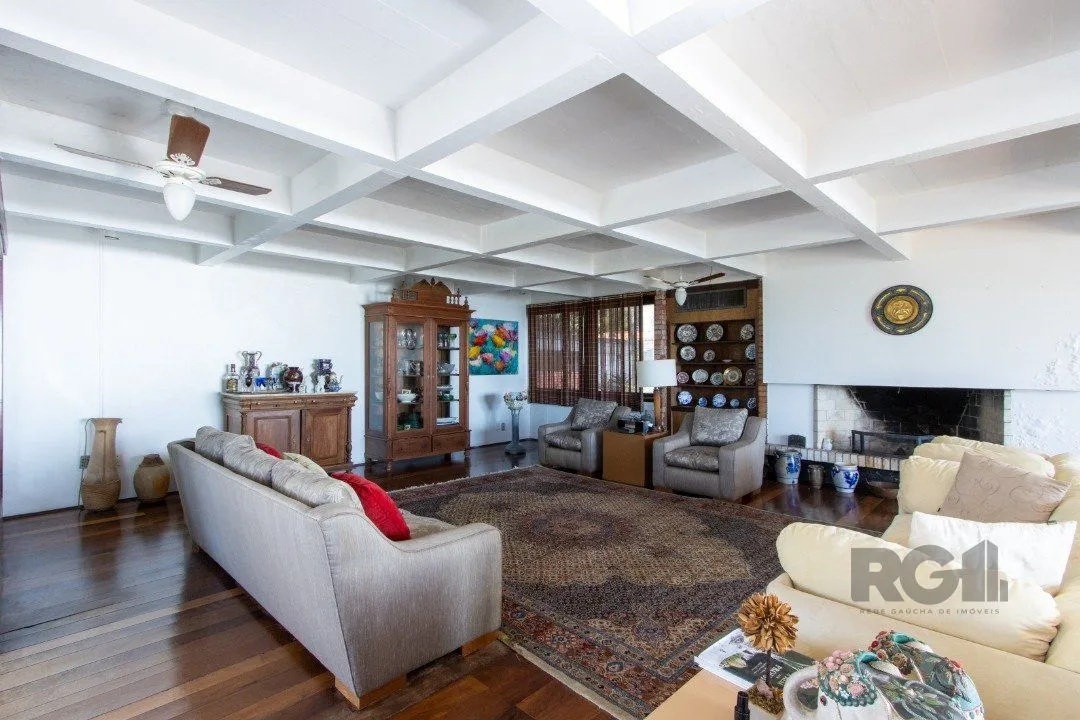 Imagem Casa com 724 m² privativos, 4 dormitórios sendo 4 suítes, 6 vagas sendo 3 cobertas