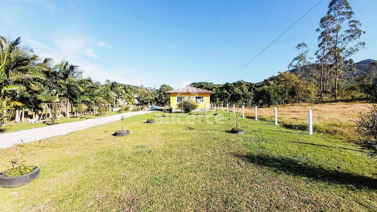 Imagem Sítio à Venda - 3 Dormitórios I Piscina I Churrasqueira I 4.500,00m² I em Três Riachos - Biguaçu/SC